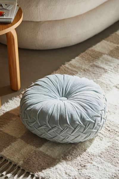 Round Pintuck Pillow
