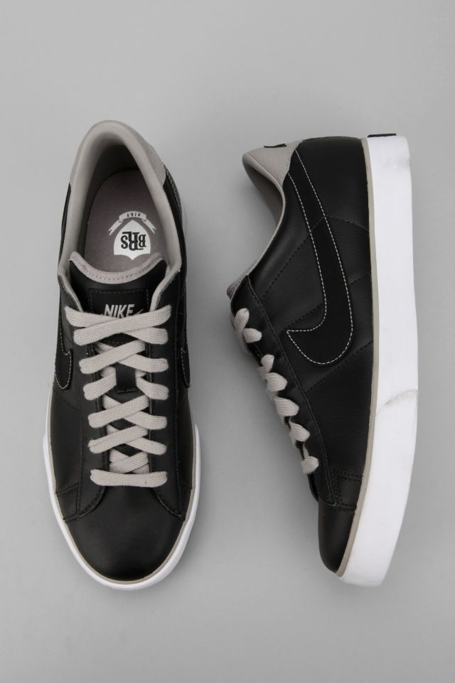 Nike Sweet Classic Leather | Urban Outfitters