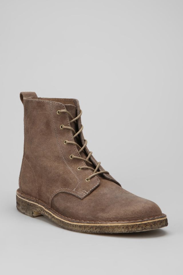 infancia acento adolescentes Clarks Desert Mali Distressed Suede Boot | Urban Outfitters