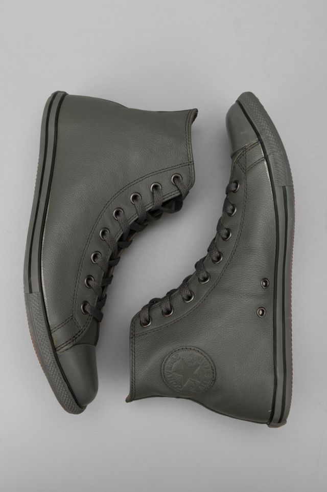 Tag et bad Hus Tekstforfatter Converse Chuck Taylor All Star Slim Leather Hi Sneaker | Urban Outfitters
