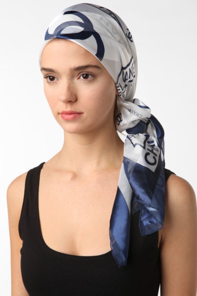 børste Stræde Gennemsigtig Vintage Chanel Silk Scarf | Urban Outfitters