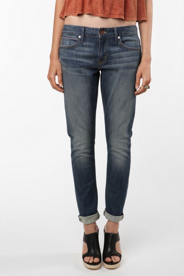 Levi's Cropped Selvedge Boyfriend Skinny Jean | Urban Outfitters