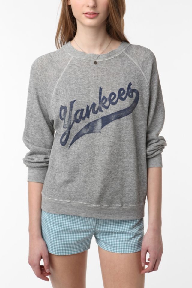 Women's on sale yankees sweatshirt