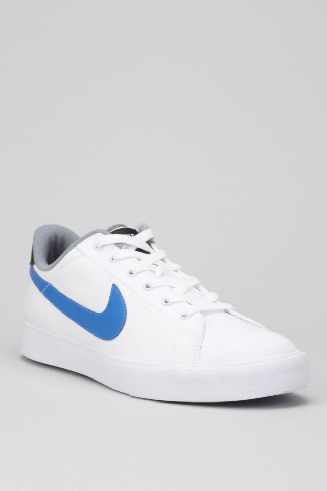 bruger Caroline niveau Nike Sweet Classic Canvas Sneaker | Urban Outfitters