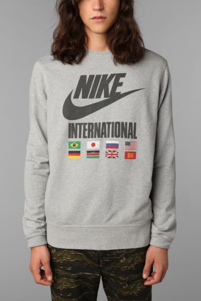 asesinato maximizar estómago Nike International Crew Sweatshirt | Urban Outfitters