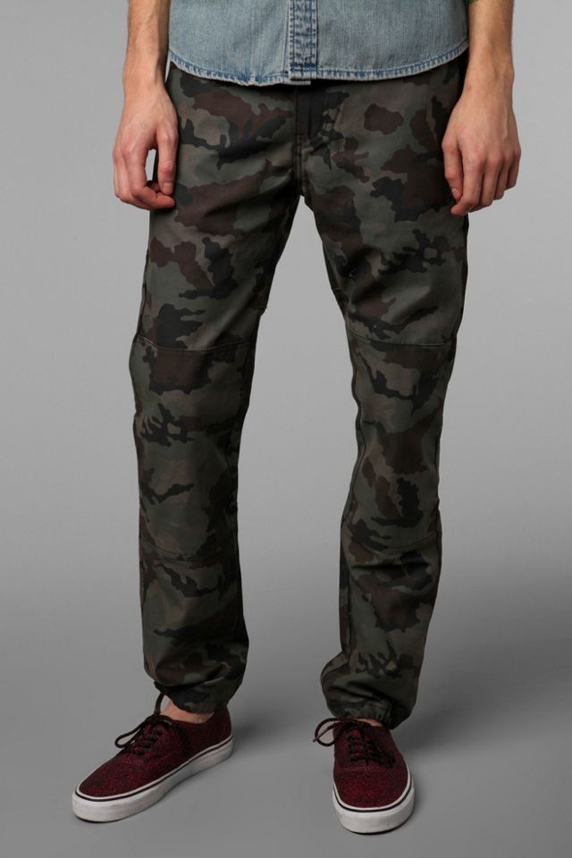 Levi's Slim Taper Camo Pant | Urban Outfitters