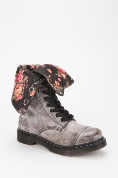 doc marten triumph boots