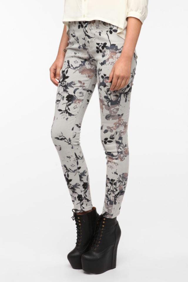 BDG Twig High-Rise Jean- Grey Dip-Dye Roses #1