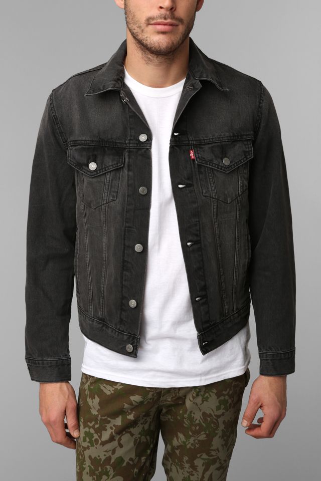 Levi's Washed Black Denim Trucker Jacket | Urban Outfitters