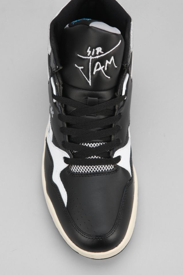 lilla Pompeji blotte Reebok Sir Jam Mid-Top Sneaker | Urban Outfitters