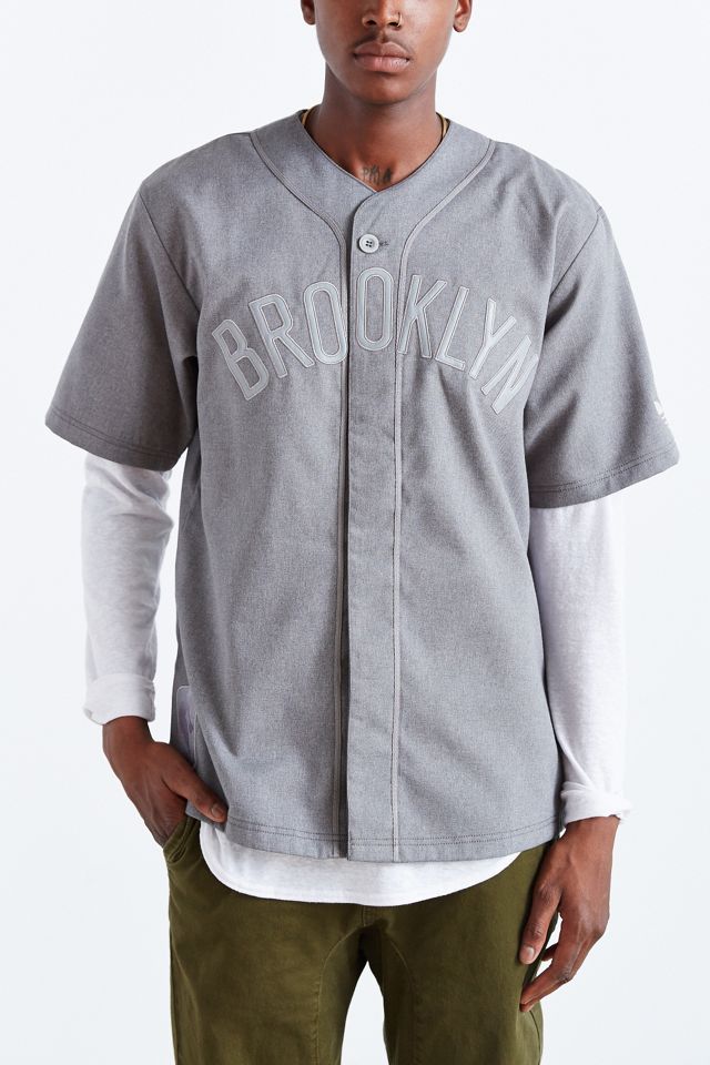 Estación de policía rumor De todos modos adidas Originals NBA Brooklyn Nets Baseball Shirt | Urban Outfitters