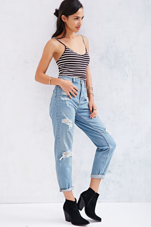 Urban outfitters best sale ripped mom jeans