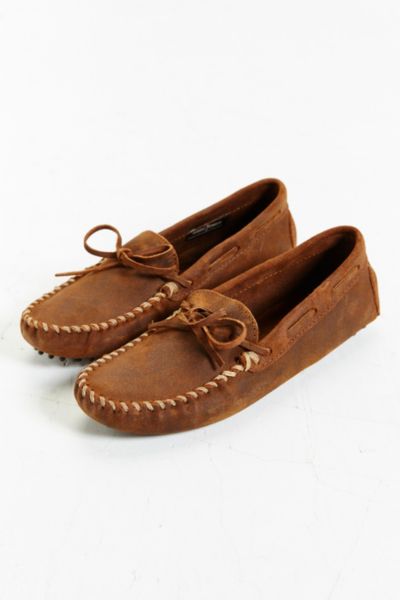 minnetonka cowhide driving moc