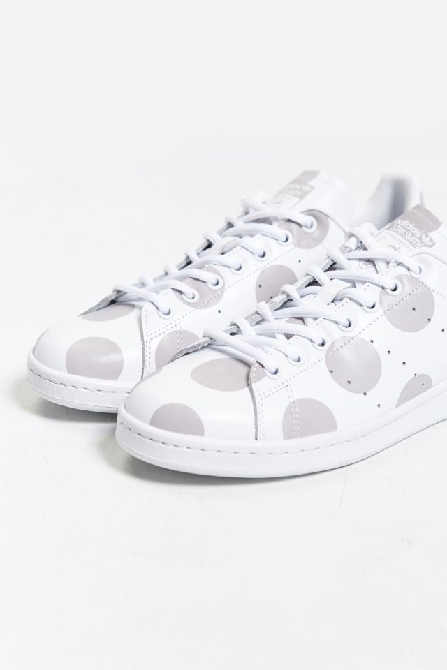 Stan smith hotsell black urban outfitters