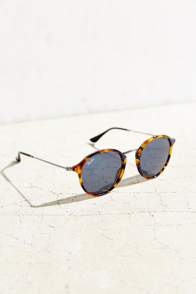 Ray-Ban Icon Round Sunglasses | Urban Outfitters display picture 2
