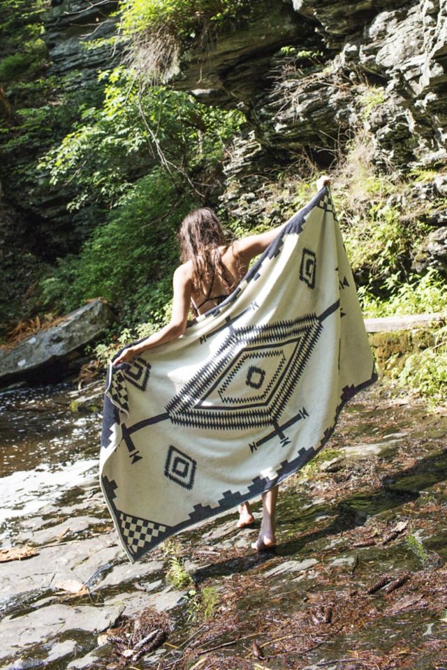 Pendleton Los Ojos Oversized Jacquard Beach Towel #1