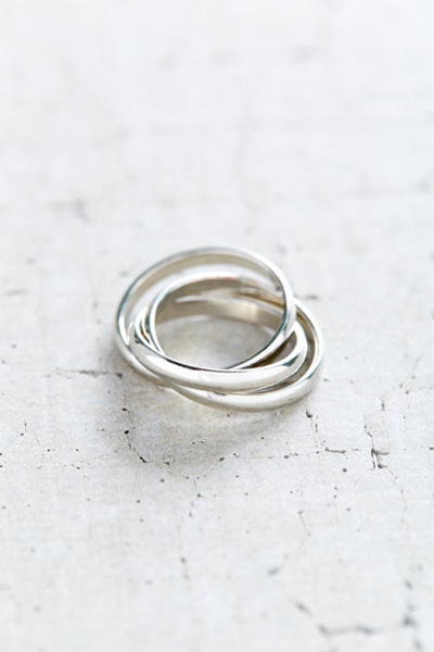 Stay Linked Ring | Urban Outfitters Canada