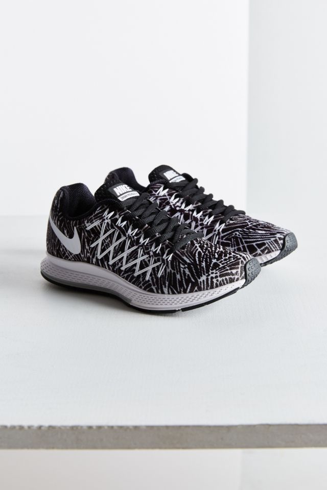 Nike Air Zoom Pegasus 32 Printed Sneaker