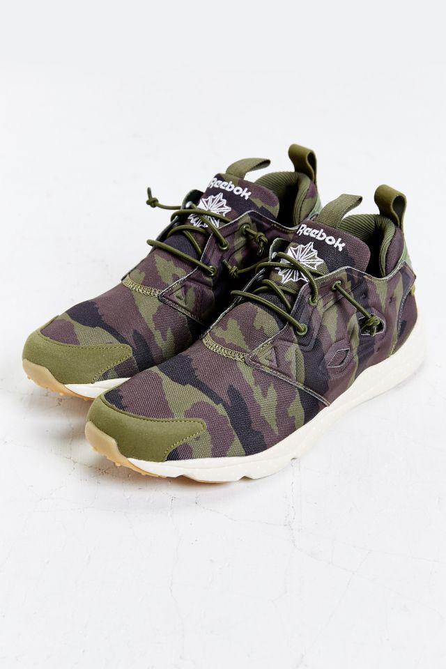 angst Armstrong Byblomst Reebok Furylite GM Camo Sneaker | Urban Outfitters