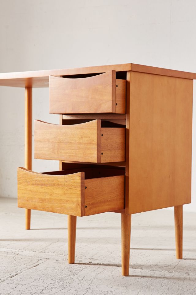 Lars Desk #4