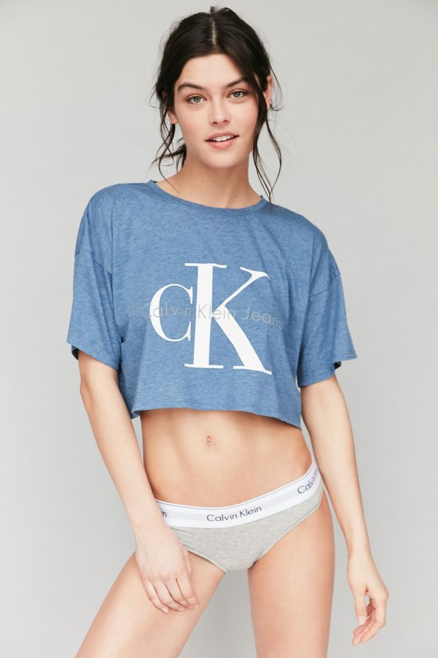 Iedereen Virus Radioactief Calvin Klein Cropped Tee Shirt | Urban Outfitters