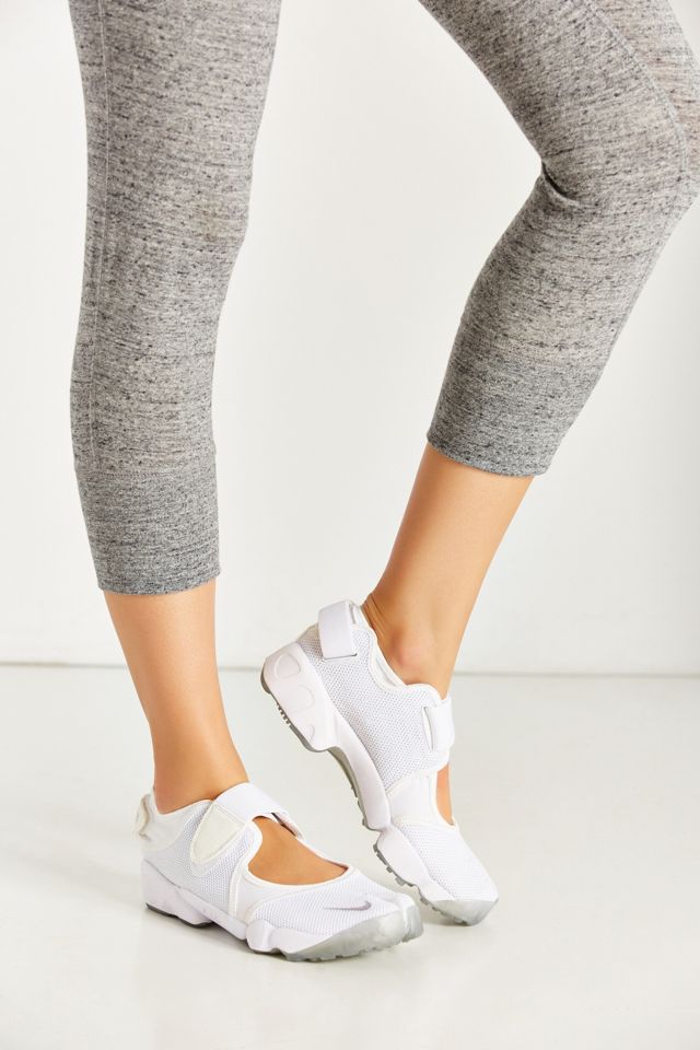 Nike Air Rift Running Sneaker | Urban Outfitters