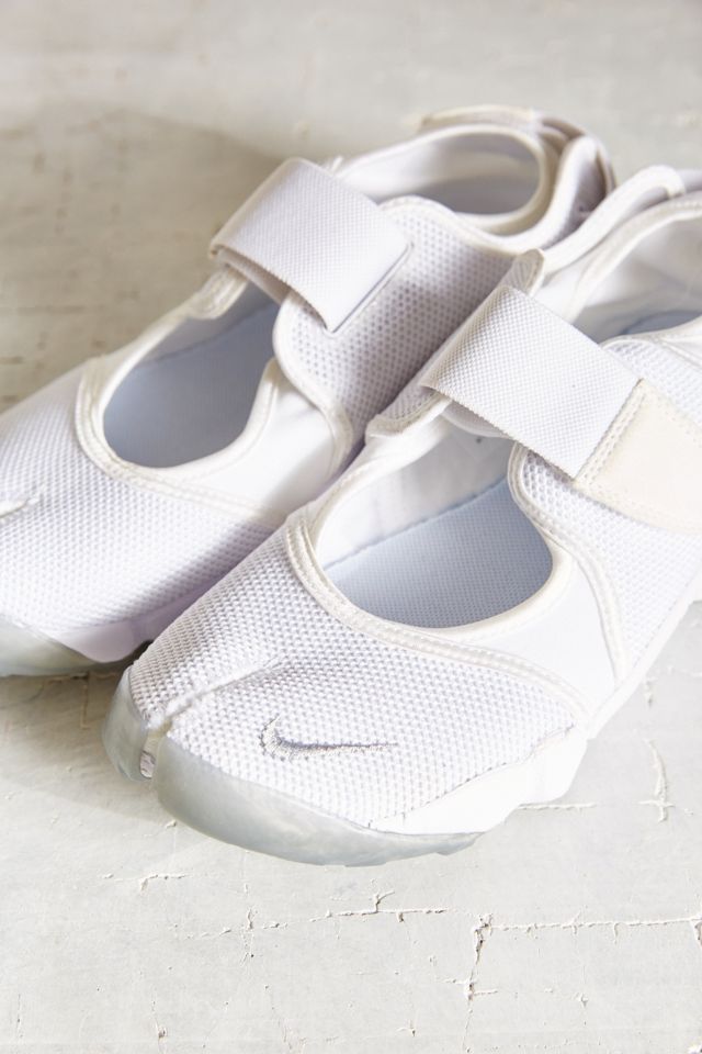 Nike Air Rift Running Sneaker | Urban Outfitters