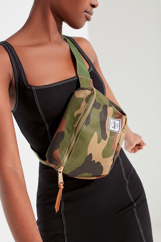 Herschel fanny cheap pack urban outfitters