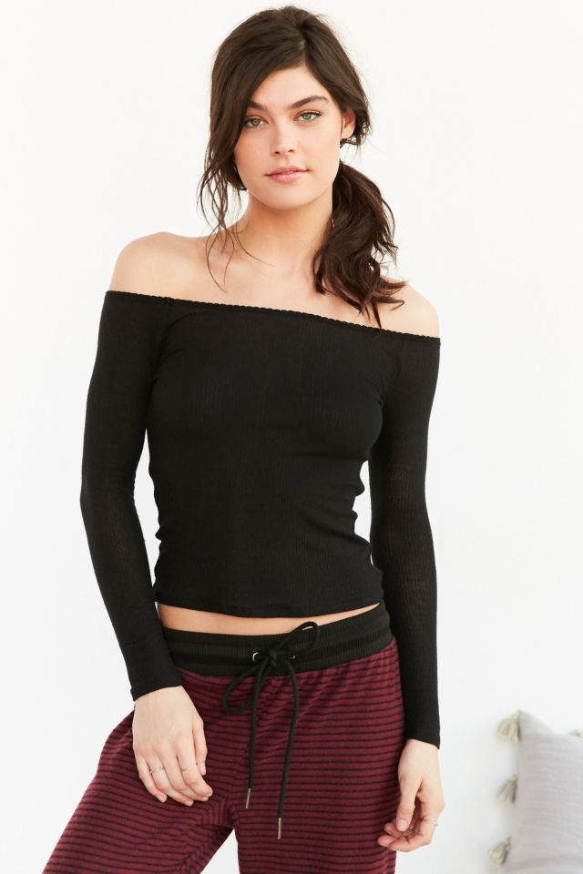 Off the shoulder online tops black long sleeve