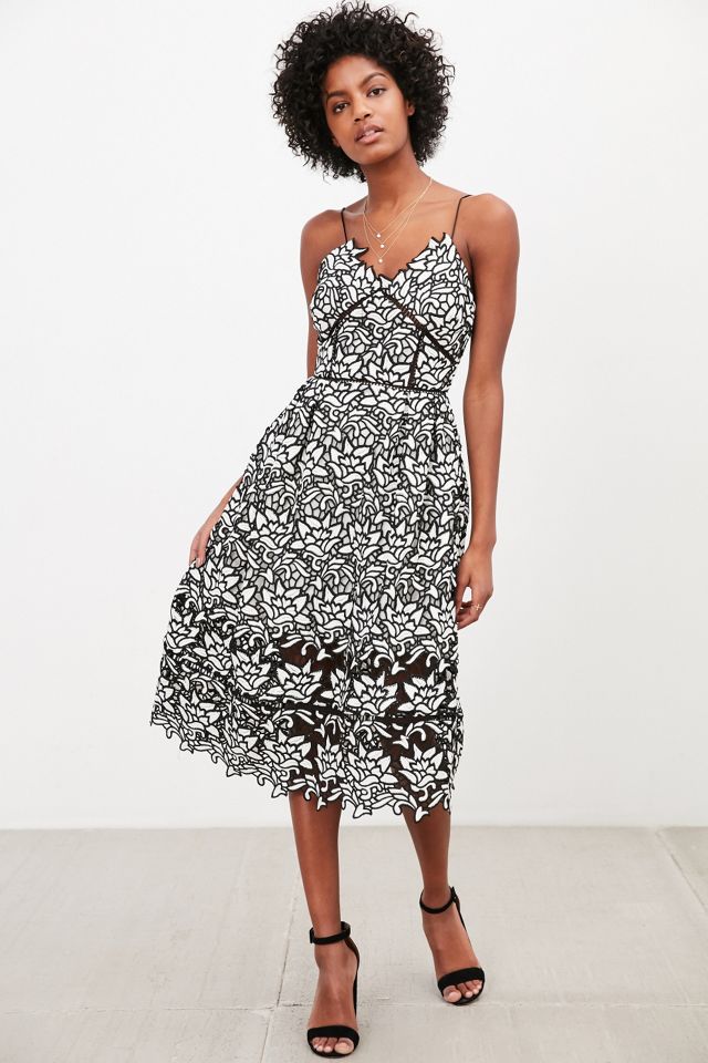 scallop lace dress CORAL TEXTURED SCALLOP LACE TRIM MIDI DRESS – Walker Boutique
