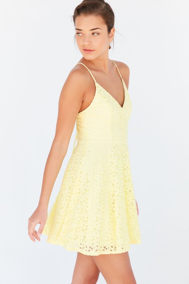 Robe en dentelle à lanières au dos ajustée et évasée Kimchi Blue #3