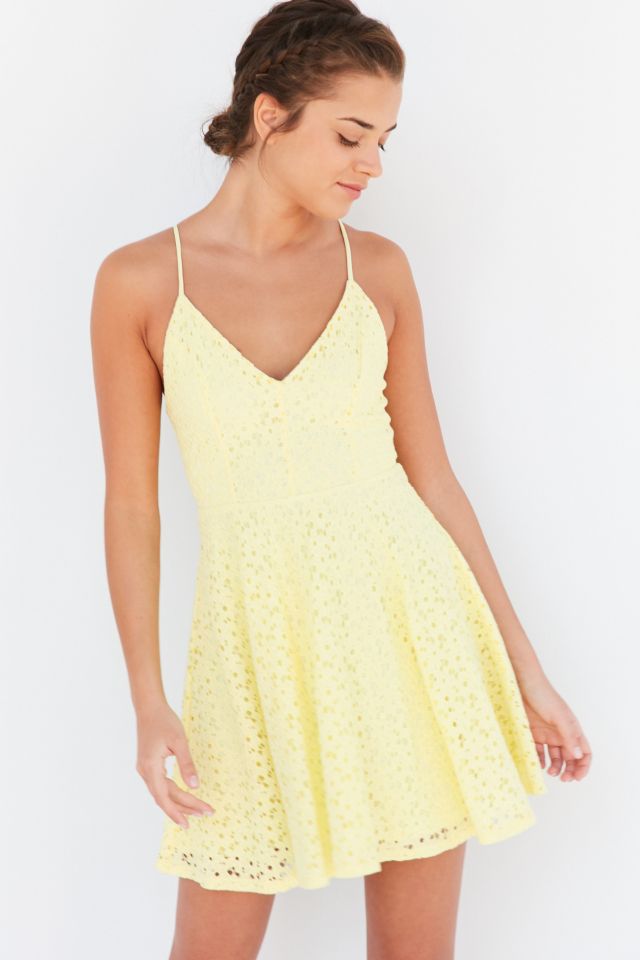 Robe en dentelle à lanières au dos ajustée et évasée Kimchi Blue #4