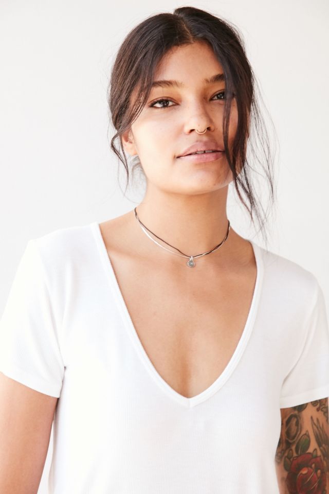 T-shirt à encolure en V Cara Truly Madly Deeply #1