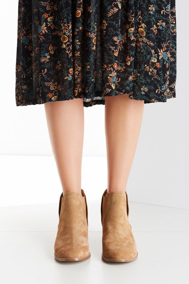 Poppy Chelsea Boot | Urban Outfitters