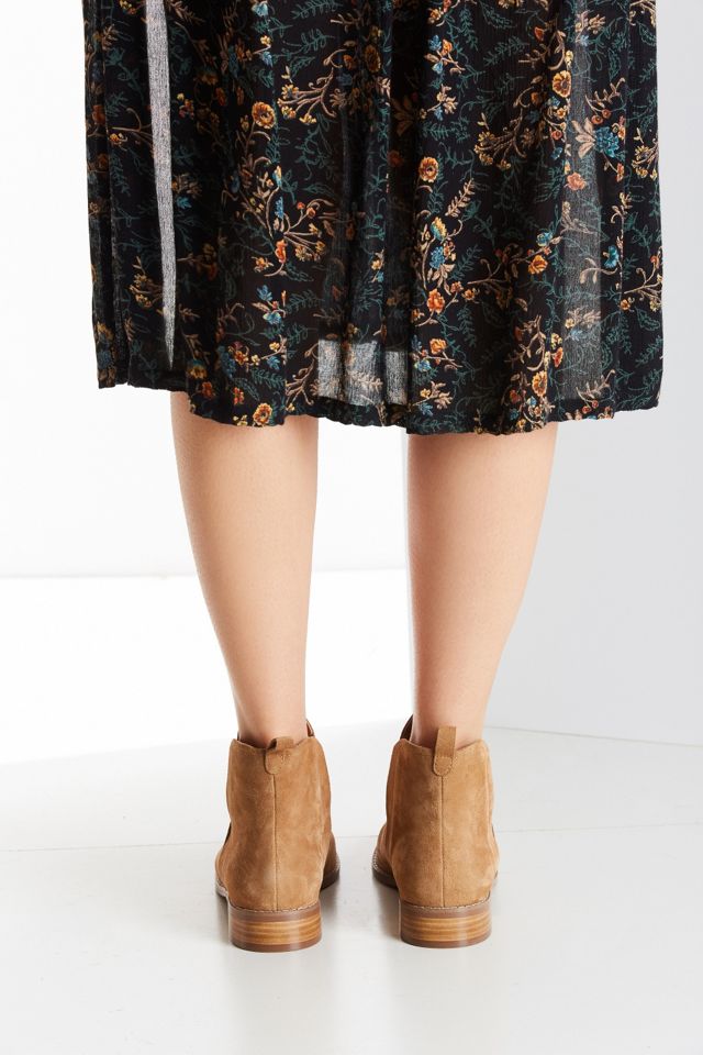 Poppy Chelsea Boot | Urban Outfitters Canada