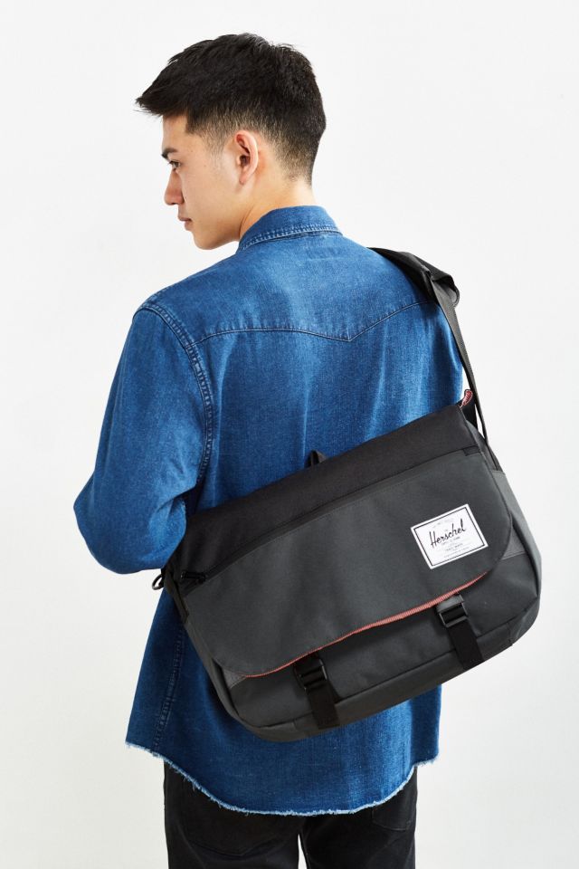 Herschel Supply Co. Pop Quiz Messenger Bag