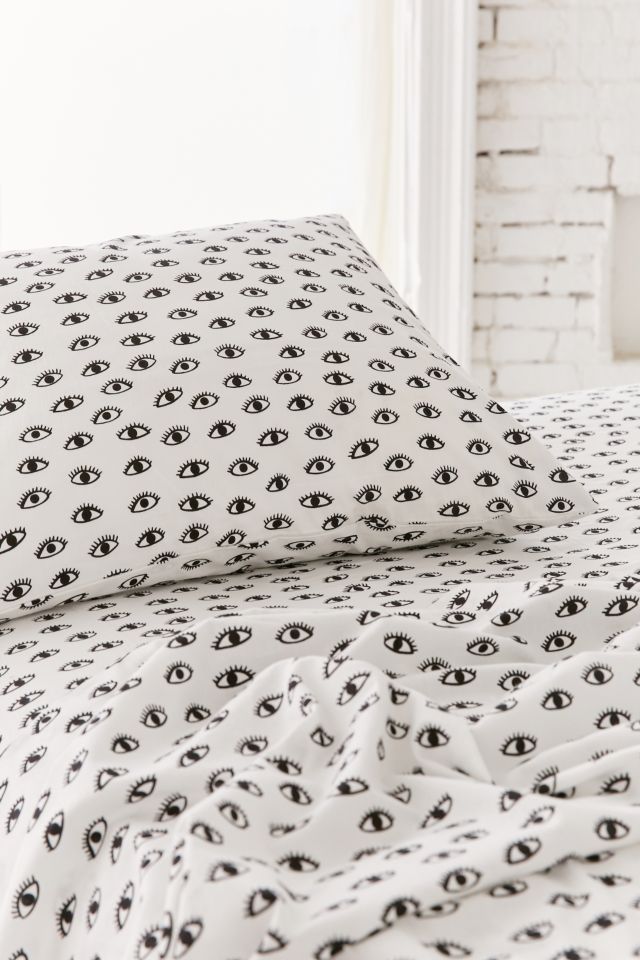 Drap contour recouvert de yeux #1