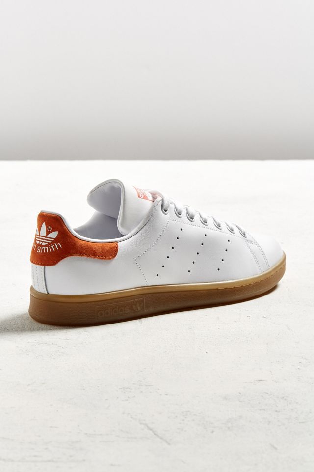 adidas Stan Smith Gum Sole Sneaker دولاب اكسسوارات adidas Stan Smith Gum Sole Sneaker دولاب اكسسوارات