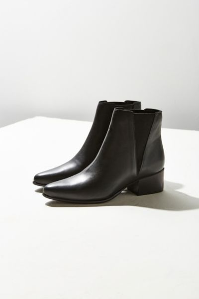 Pola Leather Chelsea Boot | Urban Outfitters