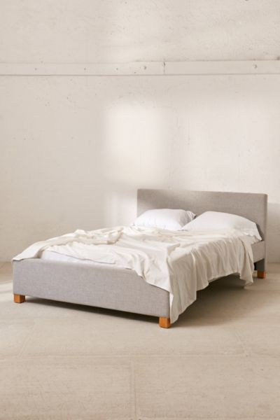 Alaina Upholstered Platform Bed | Urban Outfitters