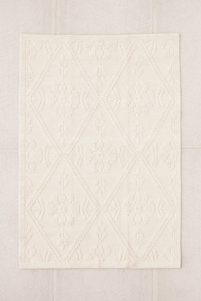 Tonni Woven Tufted Rug | Urban Outfitters