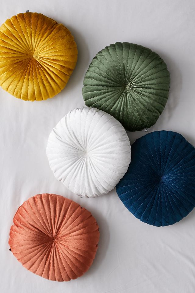 Circle velvet outlet pillow