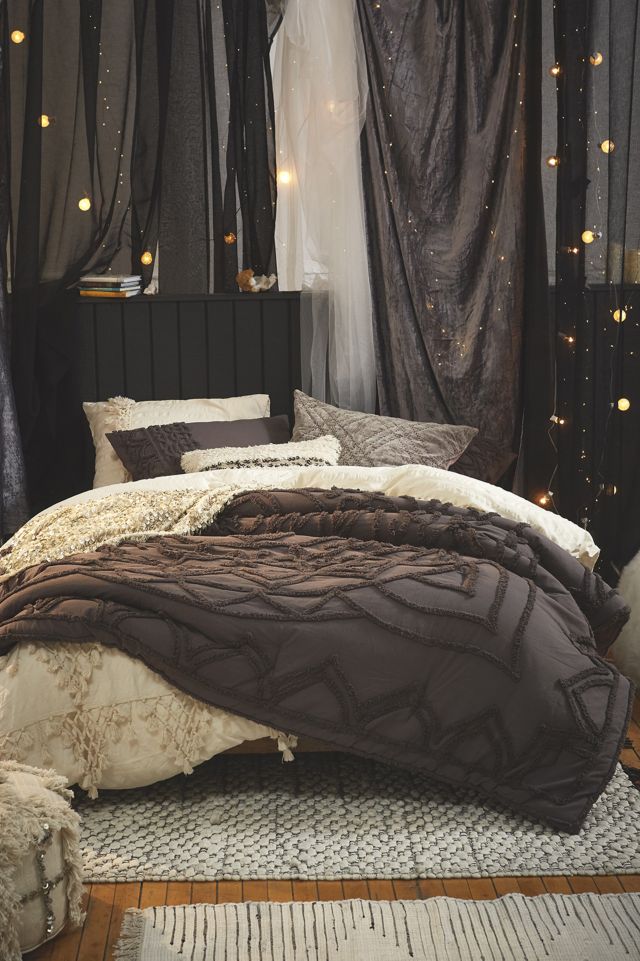 Chloe Tufted Medallion Comforter #1