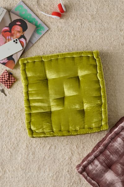 Rita Ruffle Comforter