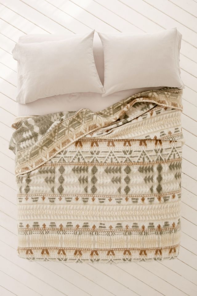 Brushed Geo Camp Bed Blanket | Urban Outfitters