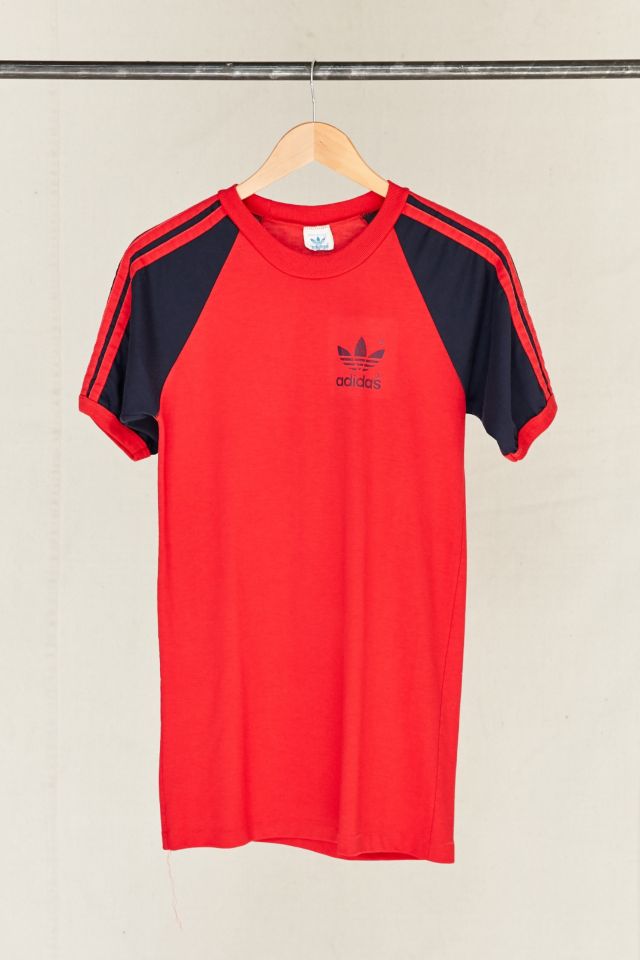 Inhibere cigar Kritisere Vintage adidas Red/Navy Tee | Urban Outfitters