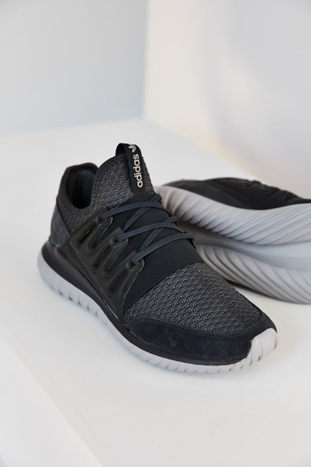 surco Preciso unos pocos adidas Tubular Radial Sneaker | Urban Outfitters