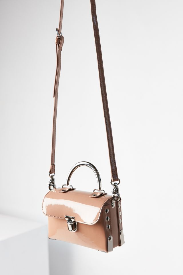 Sac à bandoulière en similicuir verni clouté #3