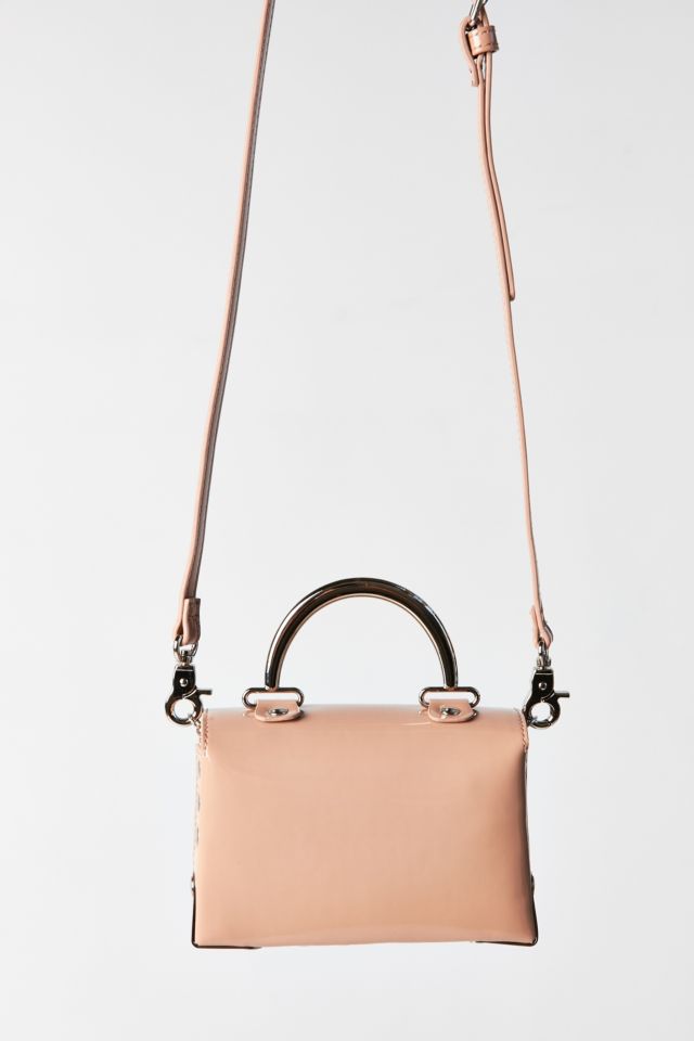 Sac à bandoulière en similicuir verni clouté #4