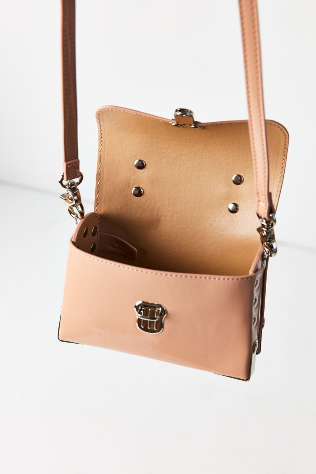 Sac à bandoulière en similicuir verni clouté #5
